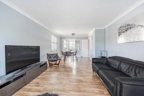 Flat 6, Hanover Court, 432 Uxbridge Road, Pinner, HA5 4SF