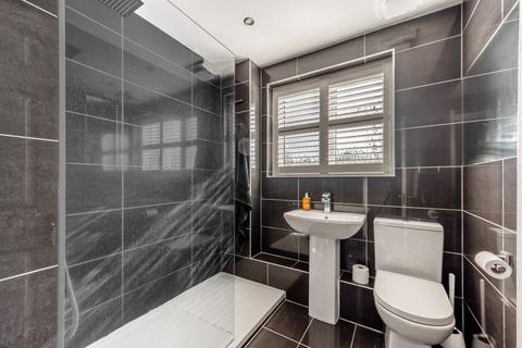 Flat 6, Hanover Court, 432 Uxbridge Road, Pinner, HA5 4SF