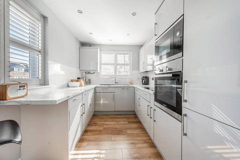 Flat 6, Hanover Court, 432 Uxbridge Road, Pinner, HA5 4SF