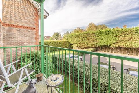 Flat 6, Hanover Court, 432 Uxbridge Road, Pinner, HA5 4SF
