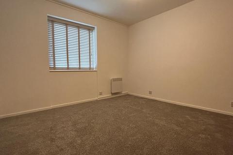 2 bedroom flat to rent, Alma Road, Windsor, SL4
