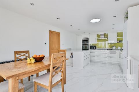 25 Berkeley Drive, Read, Burnley, BB12 7QG