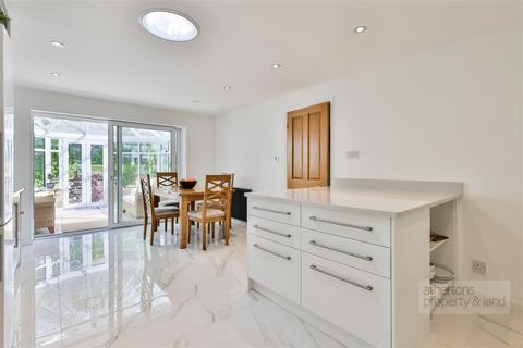 25 Berkeley Drive, Read, Burnley, BB12 7QG