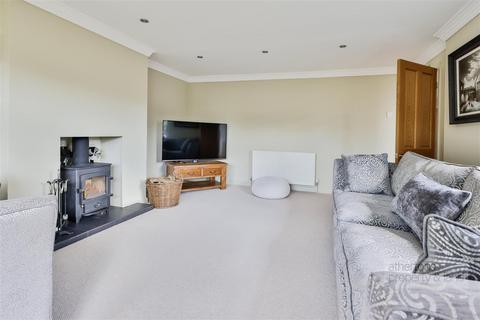 25 Berkeley Drive, Read, Burnley, BB12 7QG