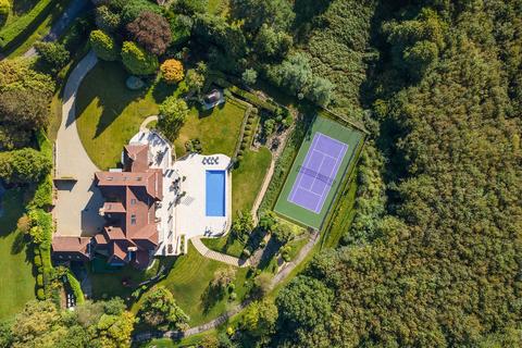 Spur Point Marley Heights, Haslemere, GU27 3LU