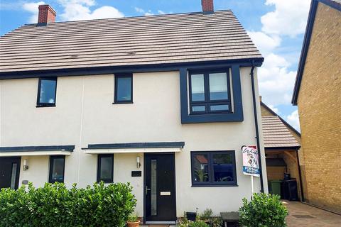3 bedroom semi-detached house for sale, Saddleback Close, Ashford, Kent