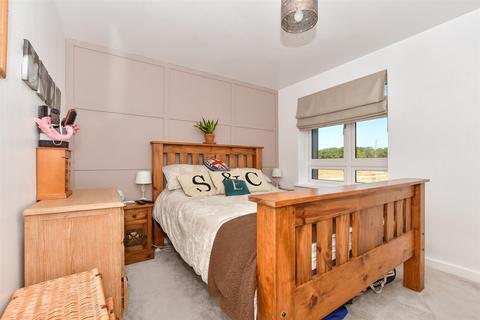 3 bedroom semi-detached house for sale, Saddleback Close, Ashford, Kent