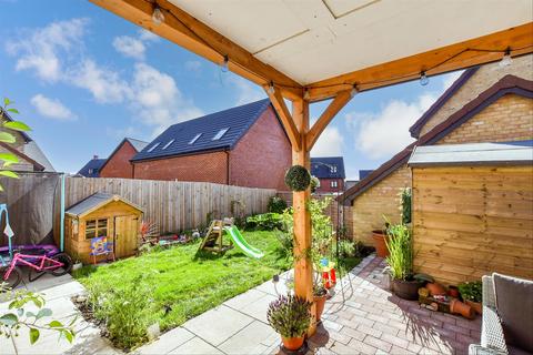 3 bedroom semi-detached house for sale, Saddleback Close, Ashford, Kent