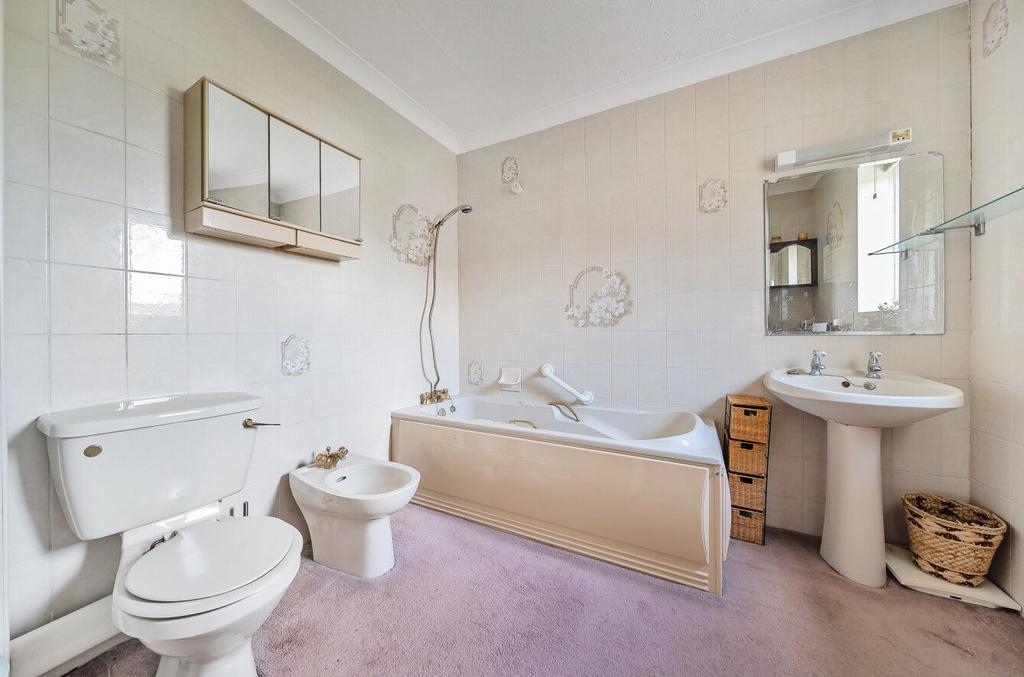En-Suite Bathroom