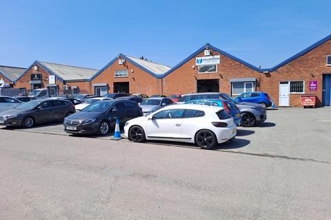 Warehouse to rent, 9-25 South Mundells Welwyn Garden City AL7 1EP