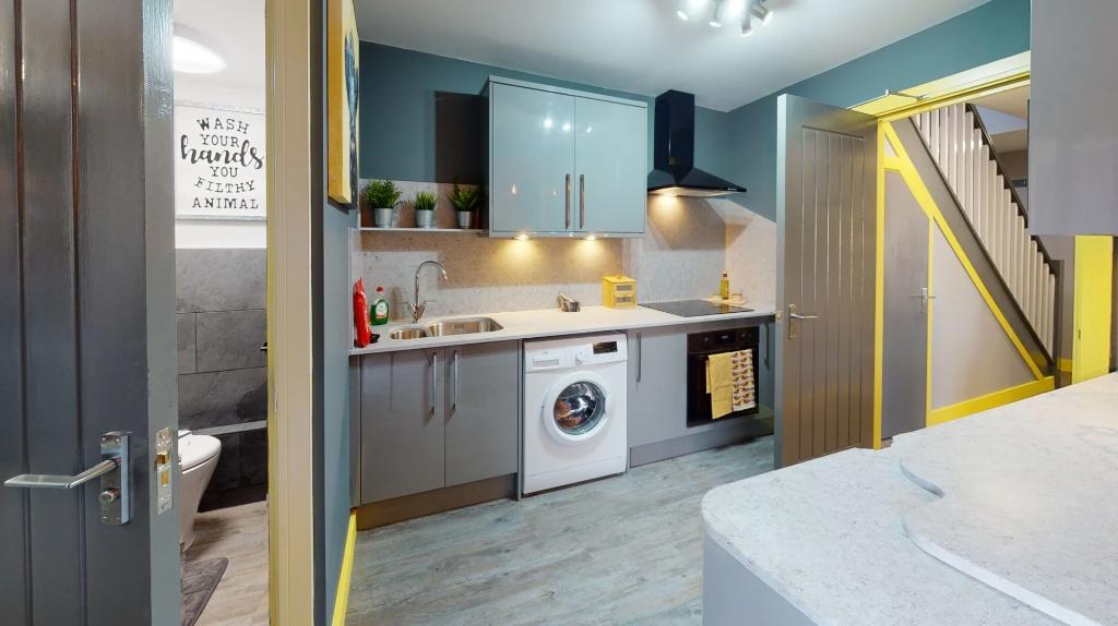 Bright and modern studio apartment featuring a ...