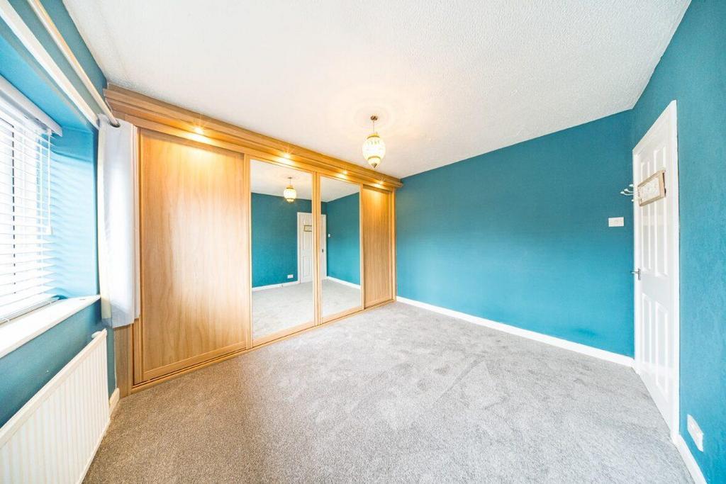 22 Coniston Ave bedroom 1 2.jpg