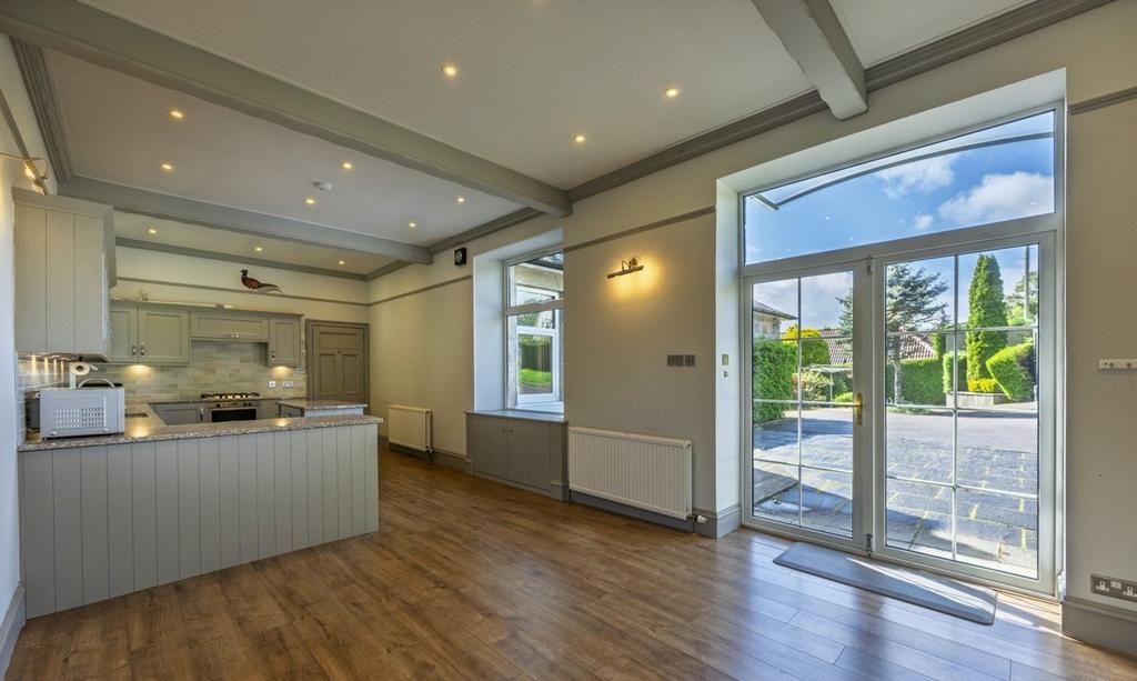 Dining/Kitchen