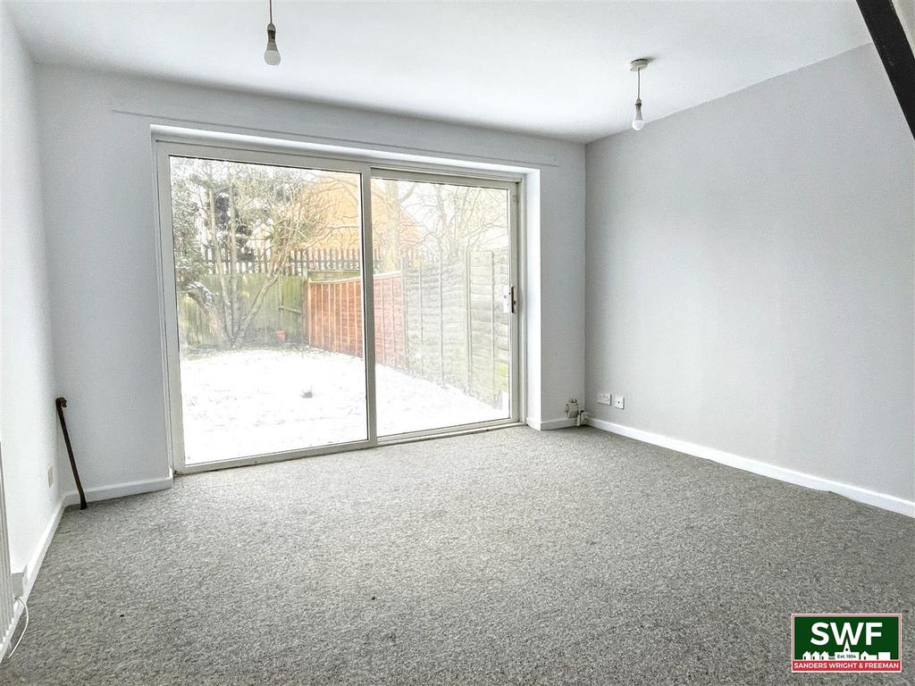 Livingroom2dr.jpg