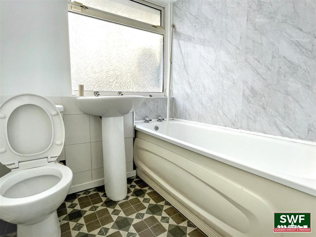 Bathroomdr.jpg