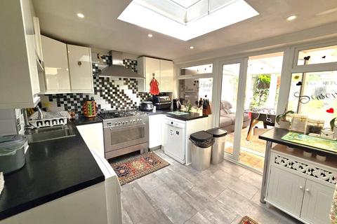 18 Newcroft Close, Uxbridge, UB8 3RJ