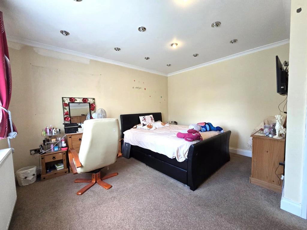 Bedroom One (2)