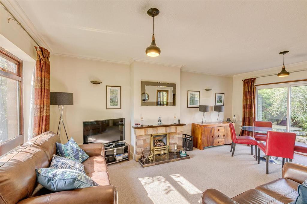 Lounge/dining room