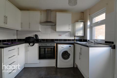 3 bedroom terraced house to rent, Stephenson Close, AYLESBURY