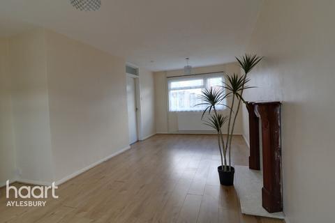 3 bedroom terraced house to rent, Stephenson Close, AYLESBURY