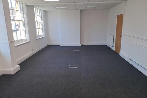 Office to rent, 15 The Broadway Hatfield AL9 5HZ