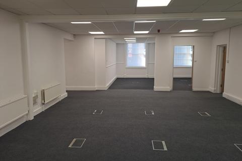 Office to rent, 15 The Broadway Hatfield AL9 5HZ