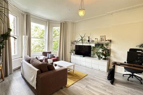 1 bedroom flat for sale, Compayne Gardens, South Hampstead NW6