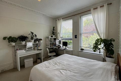 1 bedroom flat for sale, Compayne Gardens, South Hampstead NW6
