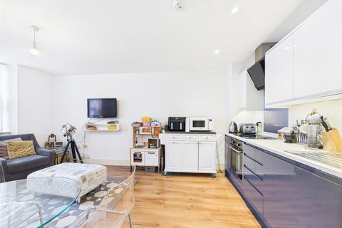 2 bedroom flat for sale, Mercury Gardens, Romford RM1