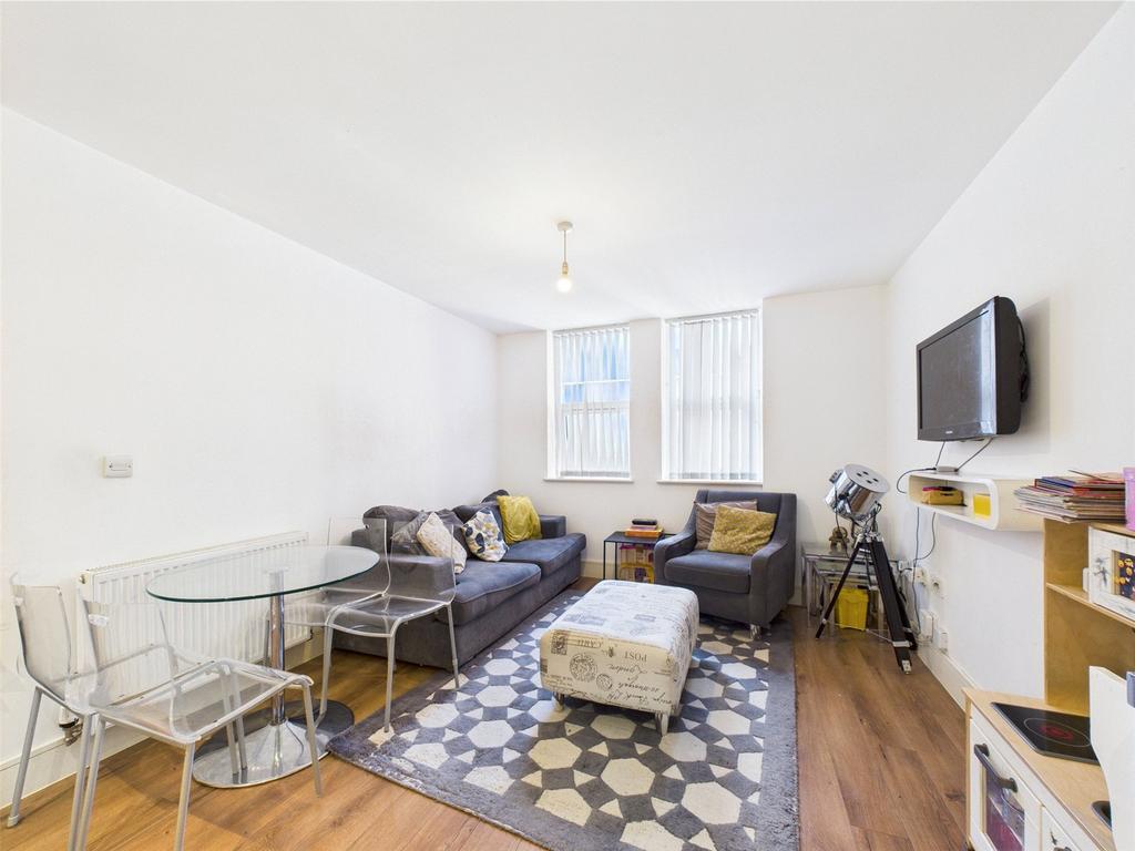 Kitchen/Living Area