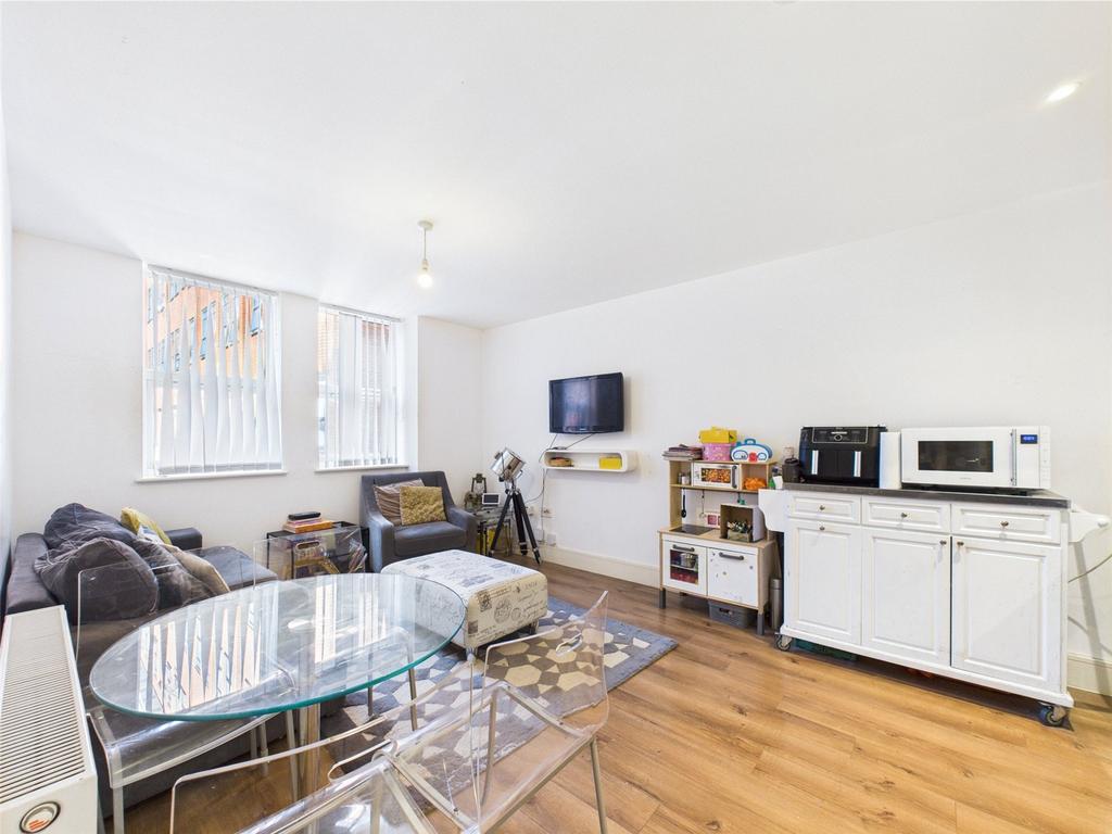 Kitchen/Living Area