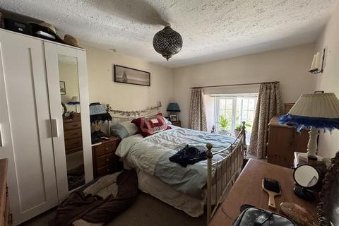 undefined, KINGS NYMPTON