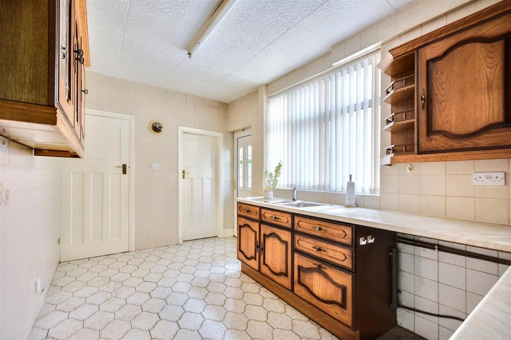 Kitchen 2.jpeg