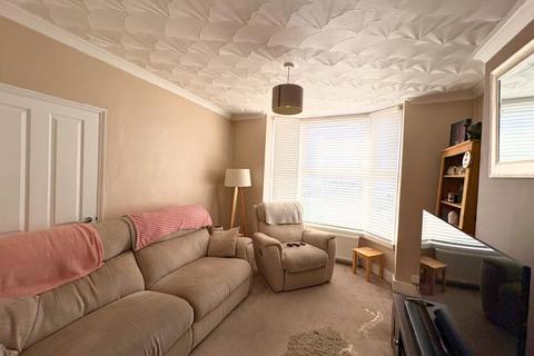 30 Fernbank Crescent, Folkestone, CT19 5SF