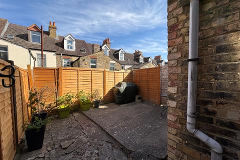 30 Fernbank Crescent, Folkestone, CT19 5SF