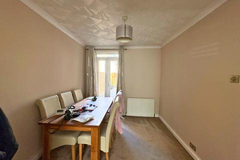 30 Fernbank Crescent, Folkestone, CT19 5SF