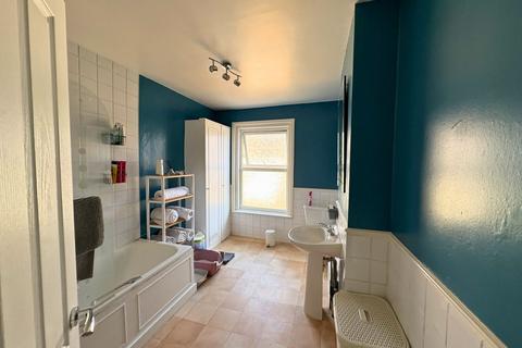 30 Fernbank Crescent, Folkestone, CT19 5SF