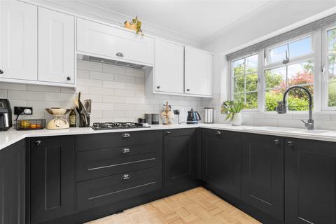 5 Abbey Path, Hailsham, BN27 1JQ