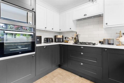 5 Abbey Path, Hailsham, BN27 1JQ