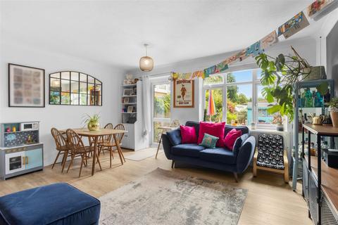 5 Abbey Path, Hailsham, BN27 1JQ