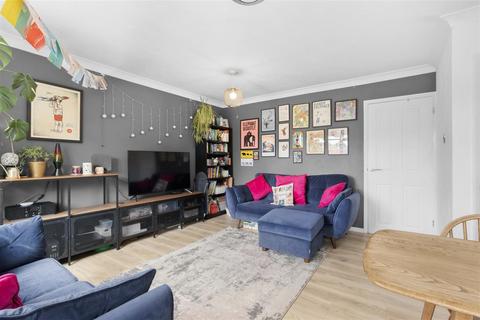 5 Abbey Path, Hailsham, BN27 1JQ