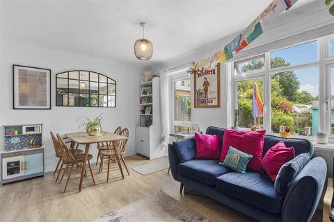 5 Abbey Path, Hailsham, BN27 1JQ