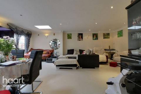 undefined, NW9