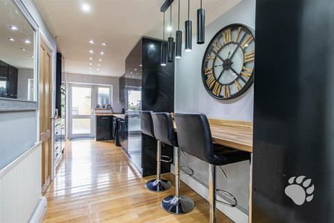 43 Claydon Crescent, Basildon, SS14 2HE