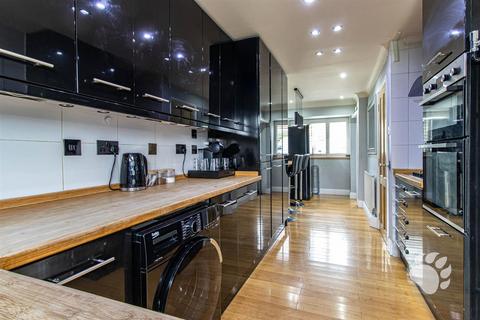 43 Claydon Crescent, Basildon, SS14 2HE