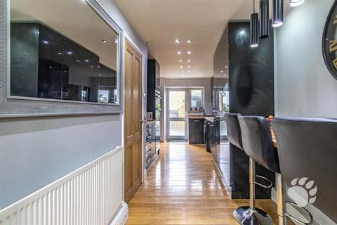 43 Claydon Crescent, Basildon, SS14 2HE