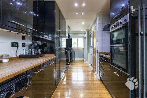43 Claydon Crescent, Basildon, SS14 2HE