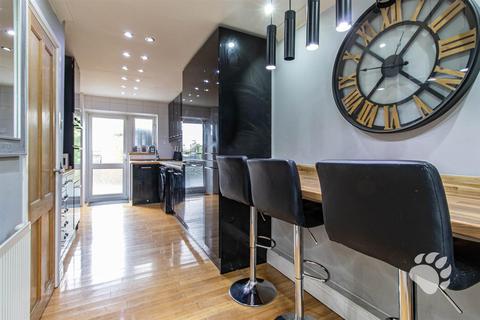 43 Claydon Crescent, Basildon, SS14 2HE