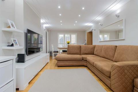 43 Claydon Crescent, Basildon, SS14 2HE