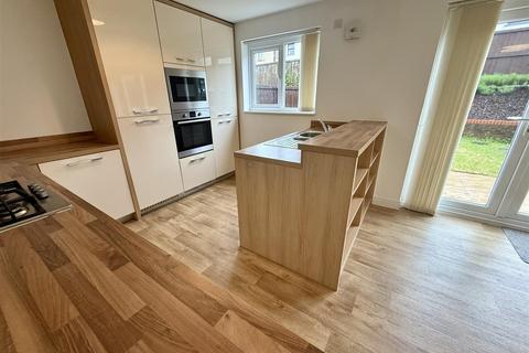 3 bedroom semi-detached house for sale, Clos Maes Rhedyn, Gorslas, Llanelli